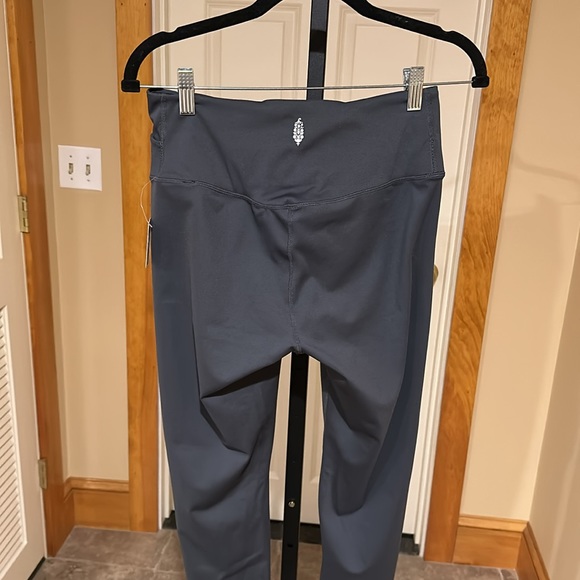FREE PEOPLE women’s Wrap Lose Control Leggings - Gravel Stone - Picture 9 of 15